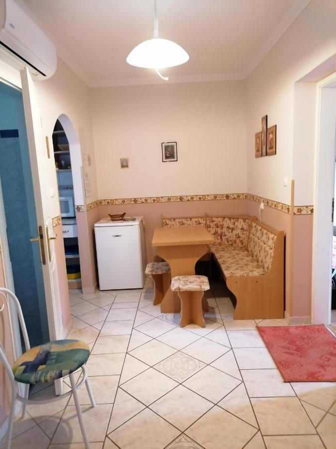 Kaktuszvirag Apartmanhaz ハイデゥソボスロー エクステリア 写真
