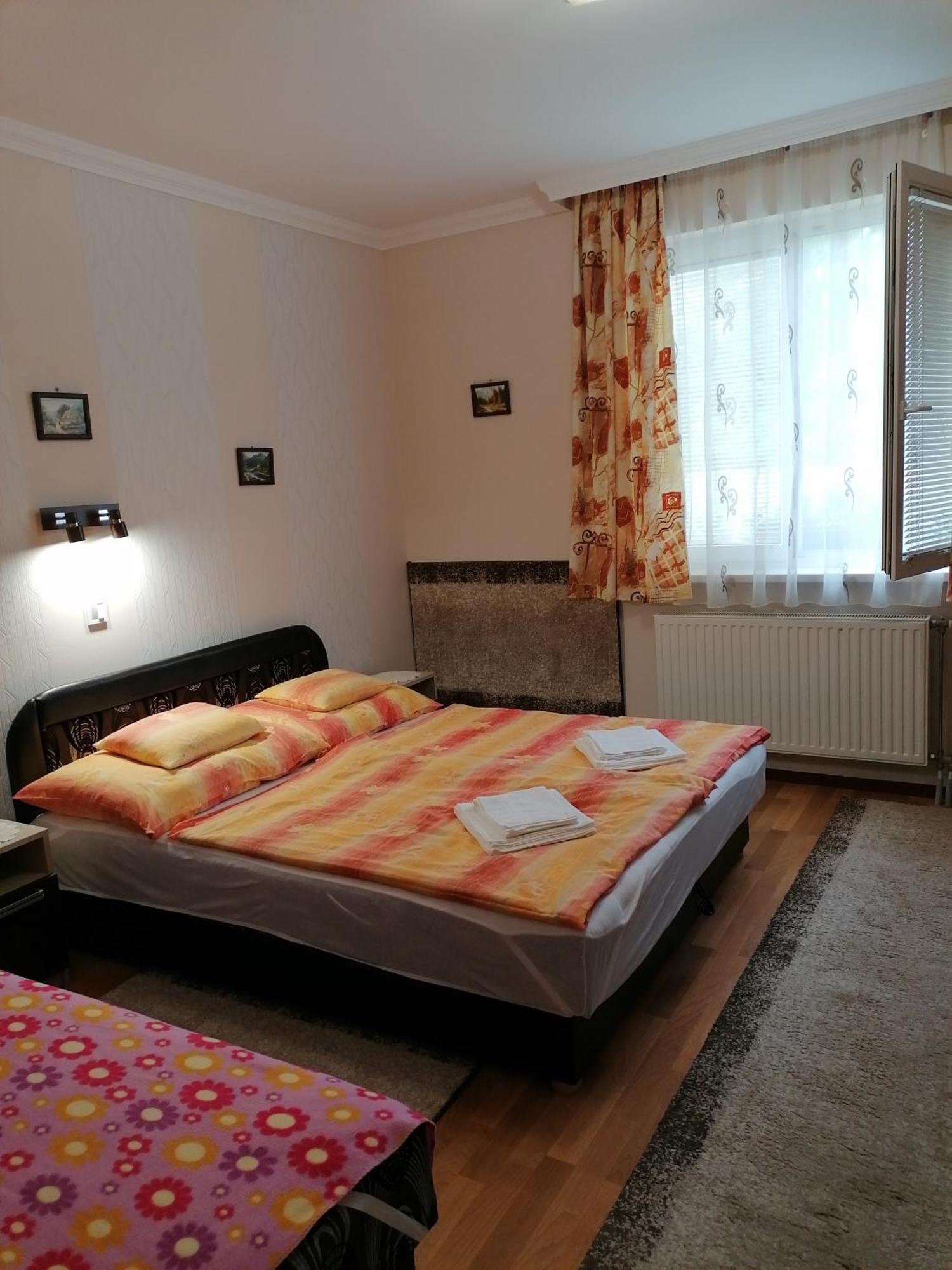 Kaktuszvirag Apartmanhaz ハイデゥソボスロー エクステリア 写真